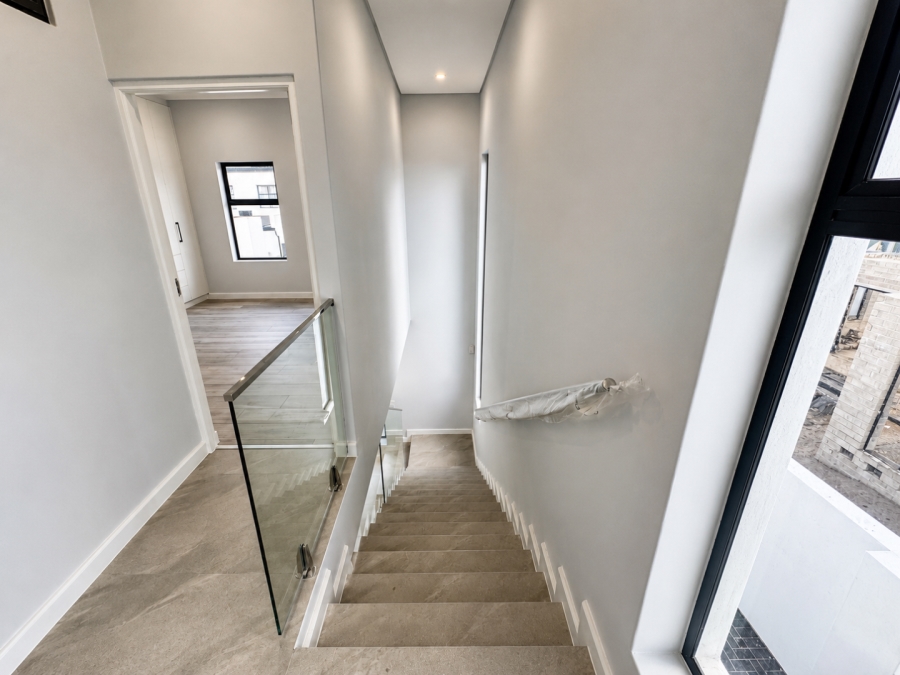 5 Bedroom Property for Sale in Sandown Western Cape